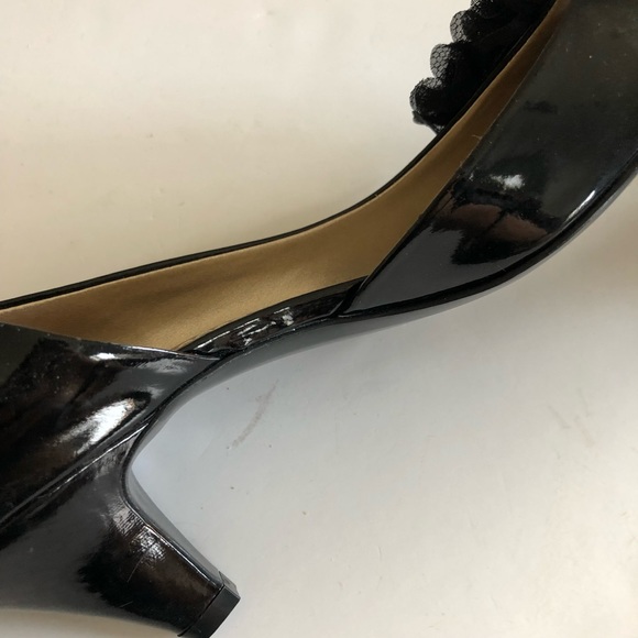 Bandolino Black Patent Leather with Flower Peep Toe Heel. Size 9.5 - Picture 9 of 9